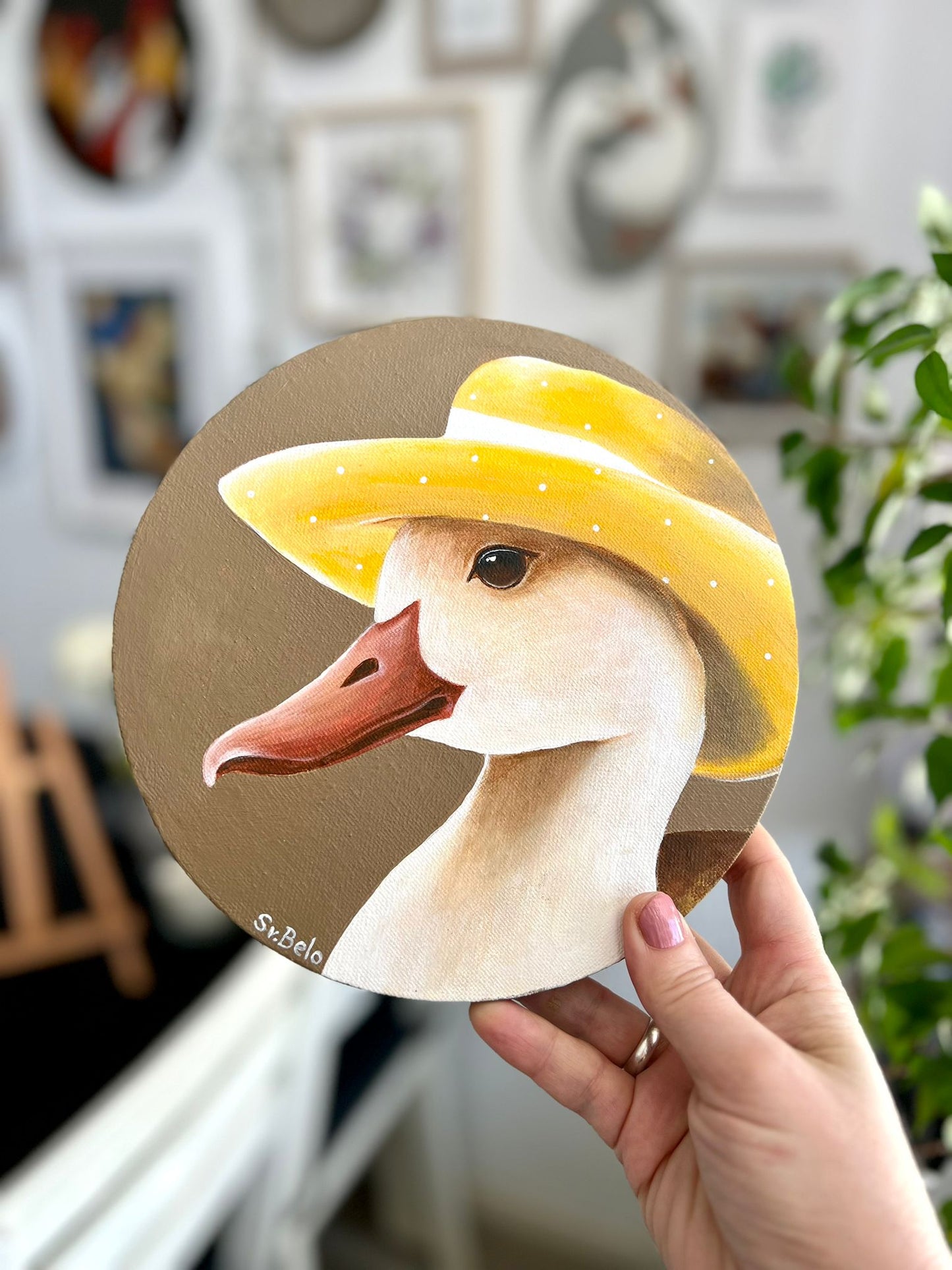 'Сute duck wearing a straw hat. Painting, round, 20cm, gift idea, wall decoration, home decor.