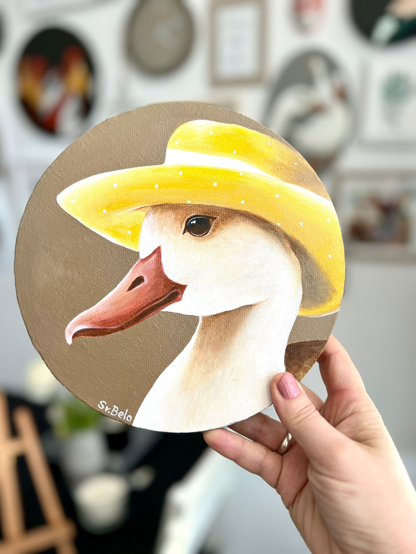 'Сute duck wearing a straw hat. Painting, round, 20cm, gift idea, wall decoration, home decor.