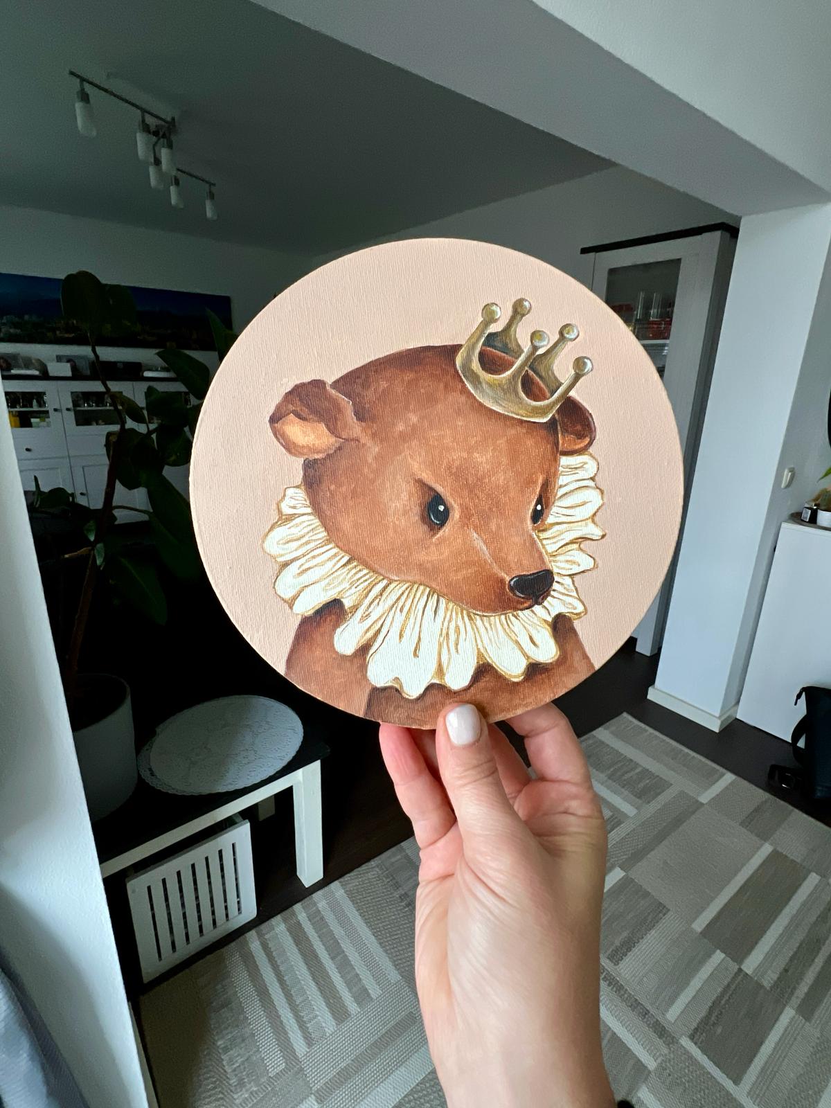 Little prince. Bear with a crown. Acrylic painting on canvas, round, 2 –  Paintings as decorative elements